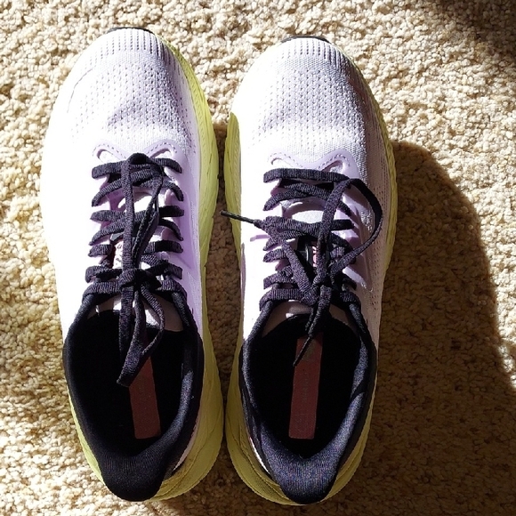 Hoka Sneakers/Arahi 7 In SIZE 8.5 - Picture 2 of 3